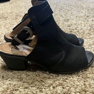 Boots, black, 7.5, worn a few times, So Brand